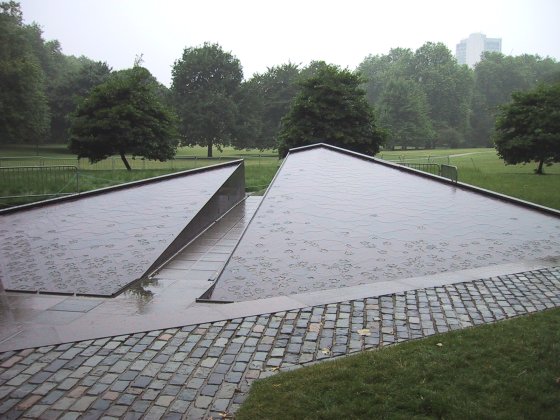 Canadian War Memorial, Green Park