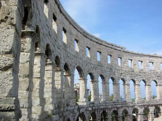 Amphitheatre Walls