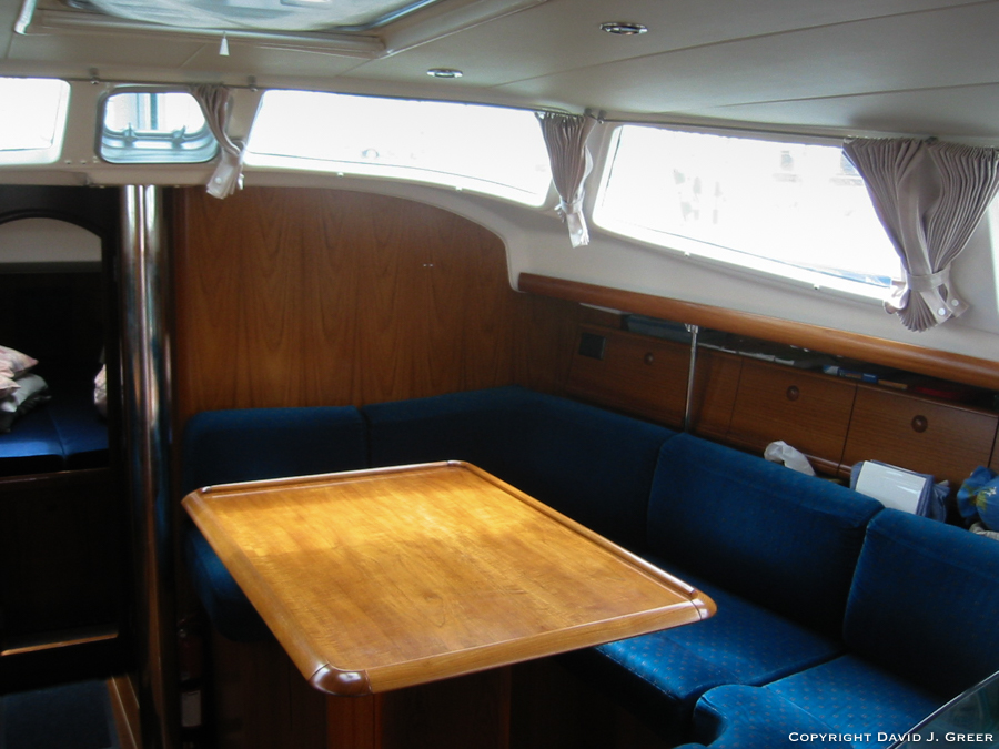 Dragsinger Jeanneau 43DS Main Cabin Table